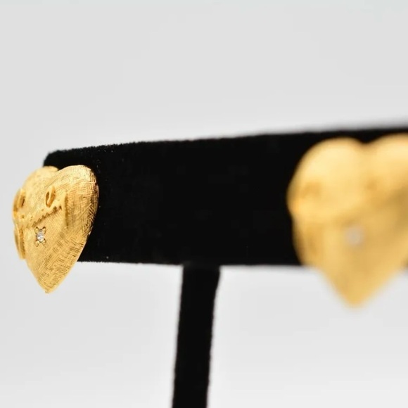 EA5 Vintage Givenchy gold heart earrings - Picture 3 of 11